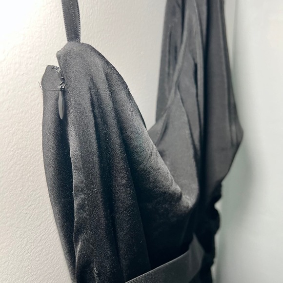 Women's BCBGMAXAZRIA One Sleeve Open Bows with belt Size XS - Picture 7 of 7